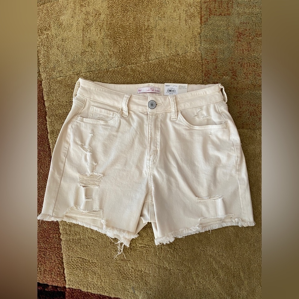 NWT - SO High-Rise Curvy MIDI Distressed Cream/Off White Jean Shorts